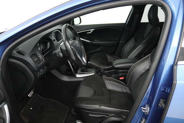 Volvo V40 1.5 T3 Polar+ Sport (TREKHAAK, STOELVERWARMING, ACHTERUITRIJCAMERA, AUTOMAAT, NAVIGATIE, PARKEERSENSOREN)