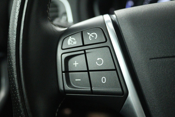 Volvo V40 1.5 T3 Polar+ Sport (TREKHAAK, STOELVERWARMING, ACHTERUITRIJCAMERA, AUTOMAAT, NAVIGATIE, PARKEERSENSOREN)