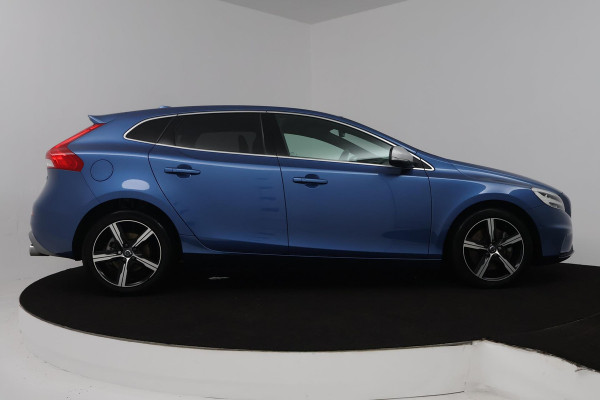 Volvo V40 1.5 T3 Polar+ Sport (TREKHAAK, STOELVERWARMING, ACHTERUITRIJCAMERA, AUTOMAAT, NAVIGATIE, PARKEERSENSOREN)