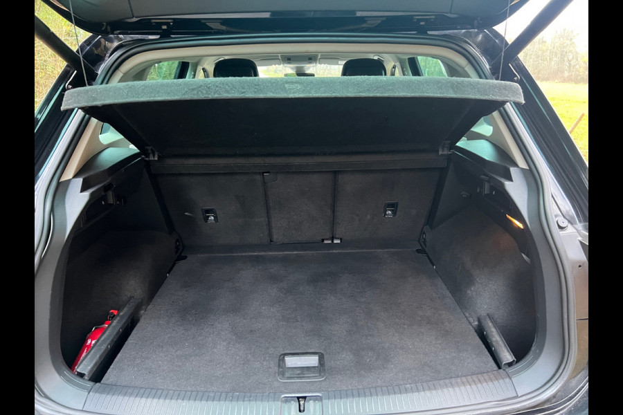 Volkswagen Tiguan 1.4 TSI Comfortline Business | ACC + Trekhaak + Airco Nu € 12.950,-!!!