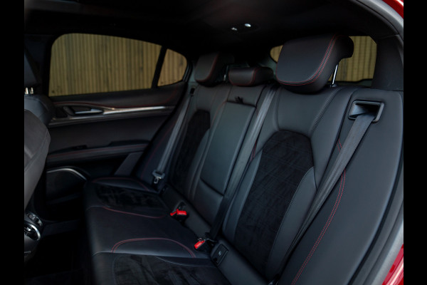 Alfa Romeo Stelvio 2.9 V6 AWD Quadrifoglio | Adapt. cruise | Veel carbon! | Pano-dak | Harman/Kardon | NL-auto