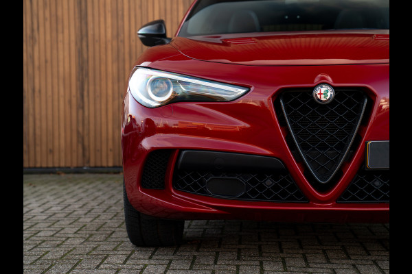 Alfa Romeo Stelvio 2.9 V6 AWD Quadrifoglio | Adapt. cruise | Veel carbon! | Pano-dak | Harman/Kardon | NL-auto
