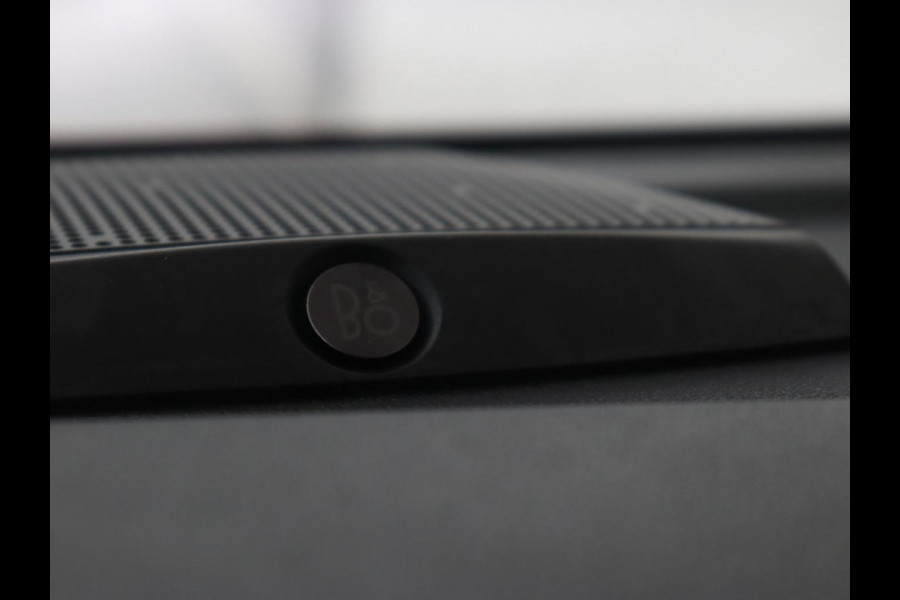 Ford Puma 1.0 EcoBoost Hybrid ST-Line X | Panoramadak | Stoel & stuurverwarming | Half leder | B&O Sound | Camera | Carplay | Adaptive cruise | Navigatie | Full LED | Digital Cockpit