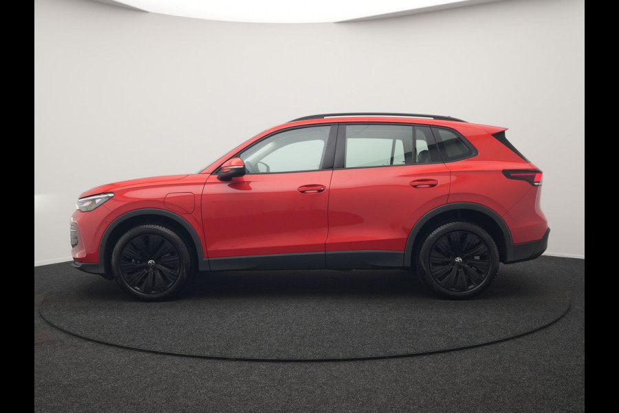 Volkswagen Tiguan 1.5 eHybrid Life Edition Plug In Hybrid 204pk Dealer O.H. PHEV | Adaptive Cruise | 360 Camera | Sportstoelen & Stuur Verwarmd | Standkachel | 19"L.M | Apple Carplay | LED Koplampen | Virtual | Blis | DAB |