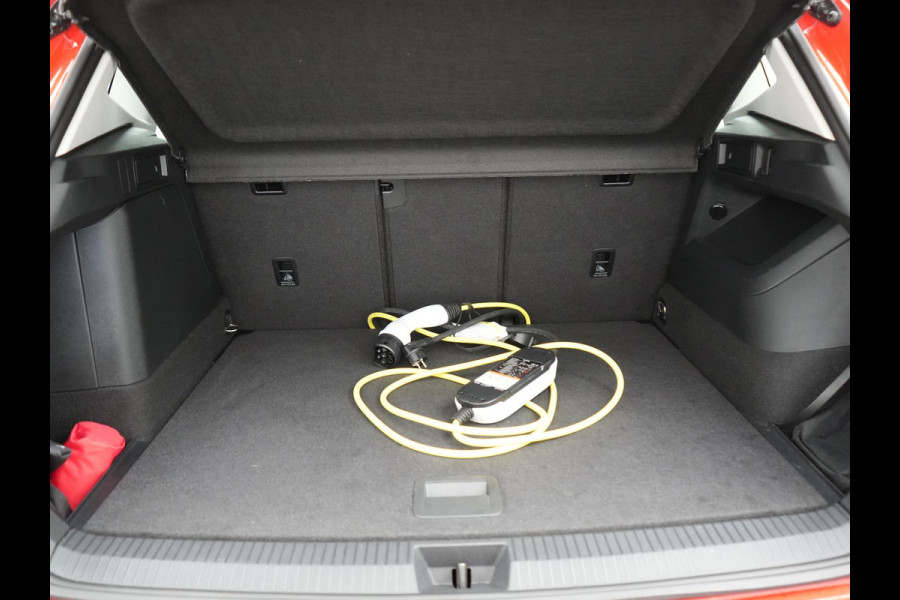 Volkswagen Tiguan 1.5 eHybrid Life Edition Plug In Hybrid 204pk Dealer O.H. PHEV | Adaptive Cruise | 360 Camera | Sportstoelen & Stuur Verwarmd | Standkachel | 19"L.M | Apple Carplay | LED Koplampen | Virtual | Blis | DAB |