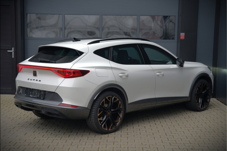 CUPRA Formentor 1.4 e-Hybrid Business | Stuurverwarming | Keyless | Adaptive Cruise Control | Navigatie | Parkeersensoren | Ambiance Verlichting | DAB | Climate Control