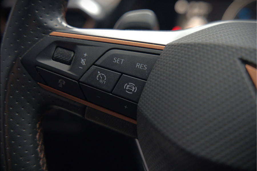 CUPRA Formentor 1.4 e-Hybrid Business | Stuurverwarming | Keyless | Adaptive Cruise Control | Navigatie | Parkeersensoren | Ambiance Verlichting | DAB | Climate Control