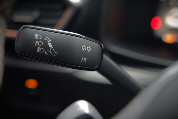 CUPRA Formentor 1.4 e-Hybrid Business | Stuurverwarming | Keyless | Adaptive Cruise Control | Navigatie | Parkeersensoren | Ambiance Verlichting | DAB | Climate Control