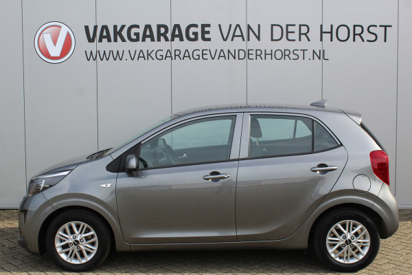 Kia Picanto 1.0-67pk DPi DynamicLine. Kwalitatief erg goed wagen voor jaren zorgeloos rijplezier! Airco, metallic lak, camera, cruise control, elektr. ramen v+a, Android auto/Apple carplay, DAB radio, USB aansl., LM wielen etc