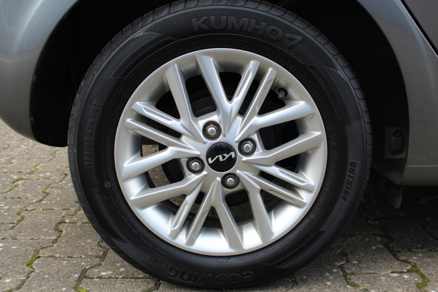 Kia Picanto 1.0-67pk DPi DynamicLine. Kwalitatief erg goed wagen voor jaren zorgeloos rijplezier! Airco, metallic lak, camera, cruise control, elektr. ramen v+a, Android auto/Apple carplay, DAB radio, USB aansl., LM wielen etc