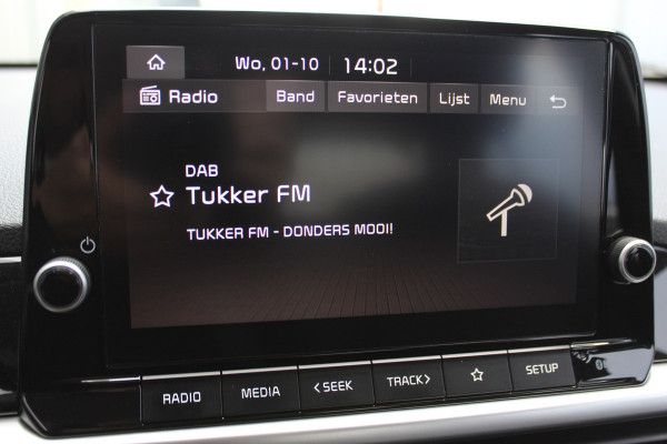 Kia Picanto 1.0-67pk DPi DynamicLine. Kwalitatief erg goed wagen voor jaren zorgeloos rijplezier! Airco, metallic lak, camera, cruise control, elektr. ramen v+a, Android auto/Apple carplay, DAB radio, USB aansl., LM wielen etc