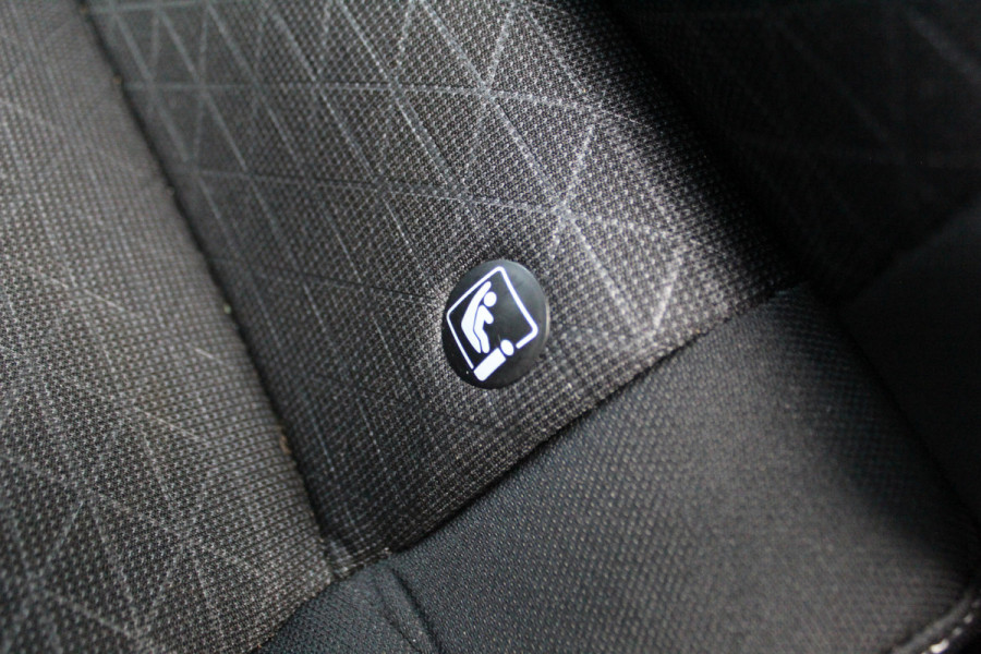 Kia Picanto 1.0-67pk DPi DynamicLine. Kwalitatief erg goed wagen voor jaren zorgeloos rijplezier! Airco, metallic lak, camera, cruise control, elektr. ramen v+a, Android auto/Apple carplay, DAB radio, USB aansl., LM wielen etc