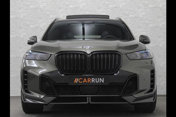 BMW X5 50e M-Pro Performance | M-Seats | M-Uitlaat | 360 Camera | ACC | Carbon | Indiv. Leder | Head-Up | Harman-Kardon | Keyless-Entry | 22'' | Trekhaak | Stoelventilatie | Iconic-Glow | M-Gordels | Zonwering | Stoelverwarming V+A | Rij-Assistent Pro |  Memory | Glaspook | Beker-Clima | Carplay | Draadloos Laden |