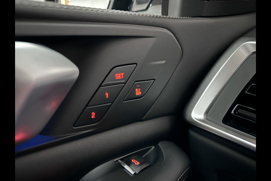 BMW X5 50e M-Pro Performance | M-Seats | M-Uitlaat | 360 Camera | ACC | Carbon | Indiv. Leder | Head-Up | Harman-Kardon | Keyless-Entry | 22'' | Trekhaak | Stoelventilatie | Iconic-Glow | M-Gordels | Zonwering | Stoelverwarming V+A | Rij-Assistent Pro |  Memory | Glaspook | Beker-Clima | Carplay | Draadloos Laden |