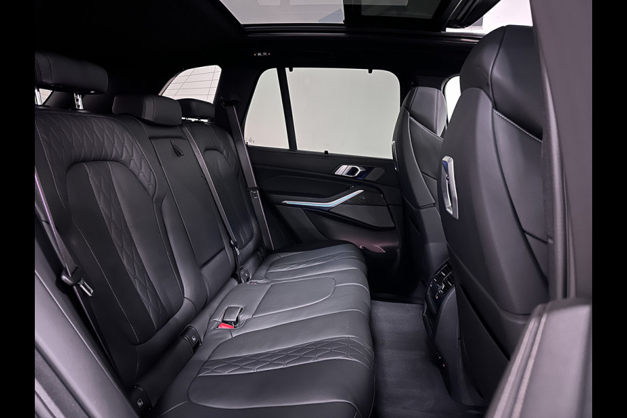 BMW X5 50e M-Pro Performance | M-Seats | M-Uitlaat | 360 Camera | ACC | Carbon | Indiv. Leder | Head-Up | Harman-Kardon | Keyless-Entry | 22'' | Trekhaak | Stoelventilatie | Iconic-Glow | M-Gordels | Zonwering | Stoelverwarming V+A | Rij-Assistent Pro |  Memory | Glaspook | Beker-Clima | Carplay | Draadloos Laden |