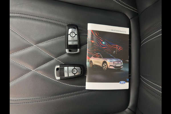 Ford Mustang Mach-E RWD 75 kWh (3-Fase) {SOH-93%} (INCL-BTW) Aut. *LUXURY-LEATHER | FULL-LED | DAB+ | DIGI-COCKPIT | KEYLESS | NAVI-FULLMAP | TOPVIEW | LANE-ASSIST | BLINDSPOT | CARPLAY | HEATED-COMFORTSEATS | PRIVACY-GLASS |TOWBAR | 18"ALU*