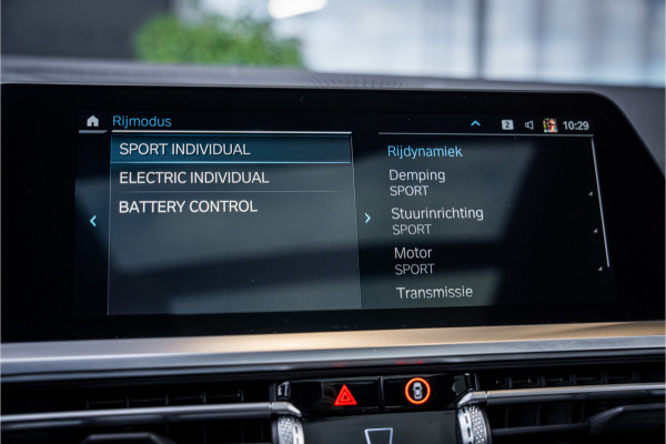 BMW 3 Serie Touring 330e xDrive High Executive - M Sport | Panorama | H&K | Memory | Elek. Trekhaak