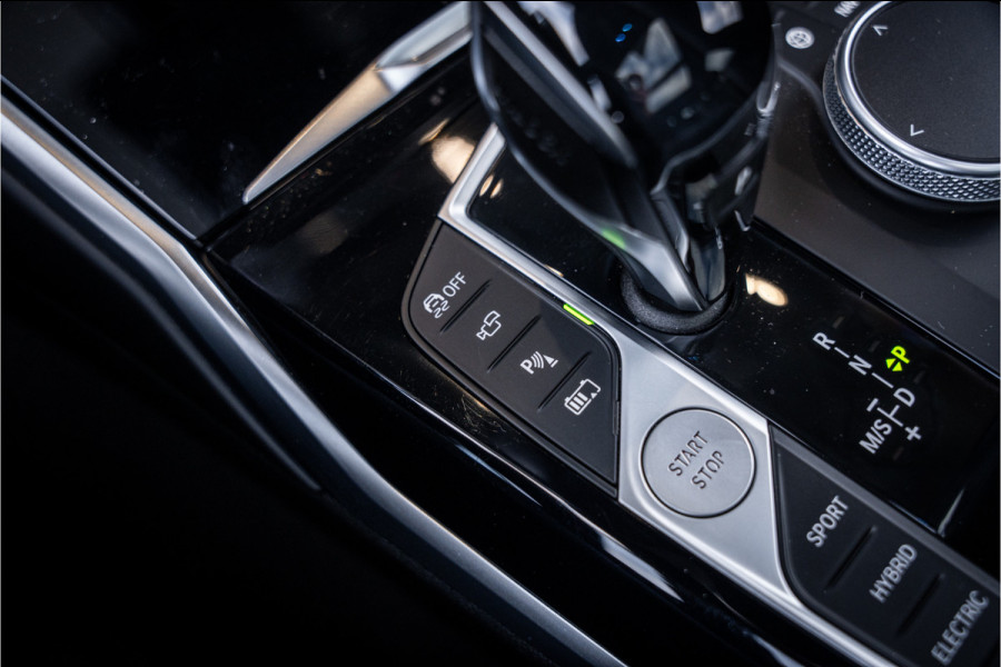 BMW 3 Serie Touring 330e xDrive High Executive - M Sport | Panorama | H&K | Memory | Elek. Trekhaak