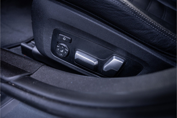 BMW 3 Serie Touring 330e xDrive High Executive - M Sport | Panorama | H&K | Memory | Elek. Trekhaak