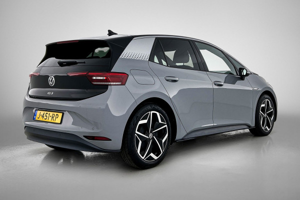Volkswagen ID.3 First Plus 58 kWh (NL-auto, Navi, Camera, StoelV, Parkeersensoren, Climate con, Etc)