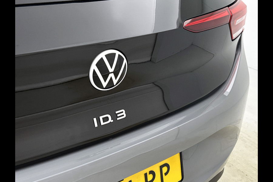 Volkswagen ID.3 First Plus 58 kWh (NL-auto, Navi, Camera, StoelV, Parkeersensoren, Climate con, Etc)