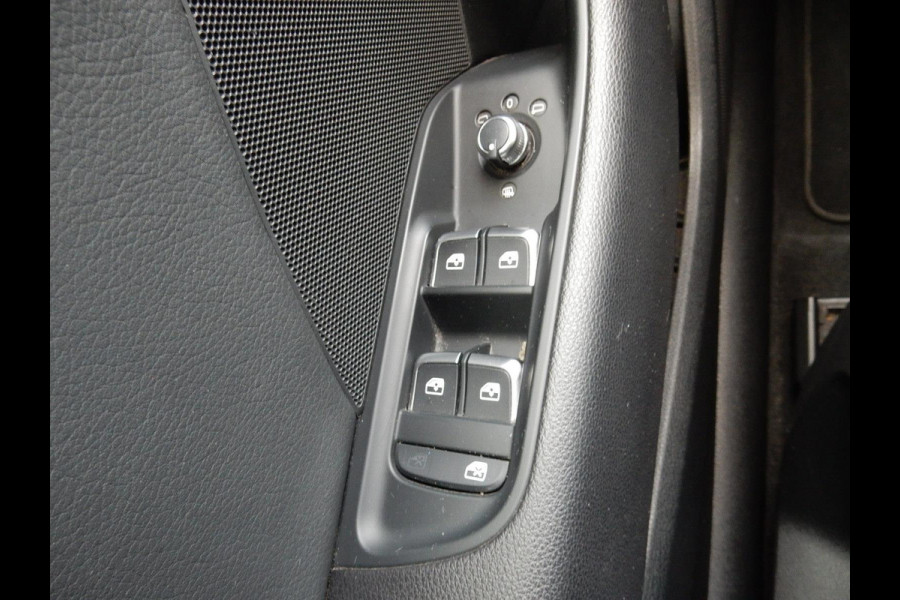 Audi A3 Limousine 30 TFSI S-LINE*LEDER*VIRTUAL*PANO*XENON*