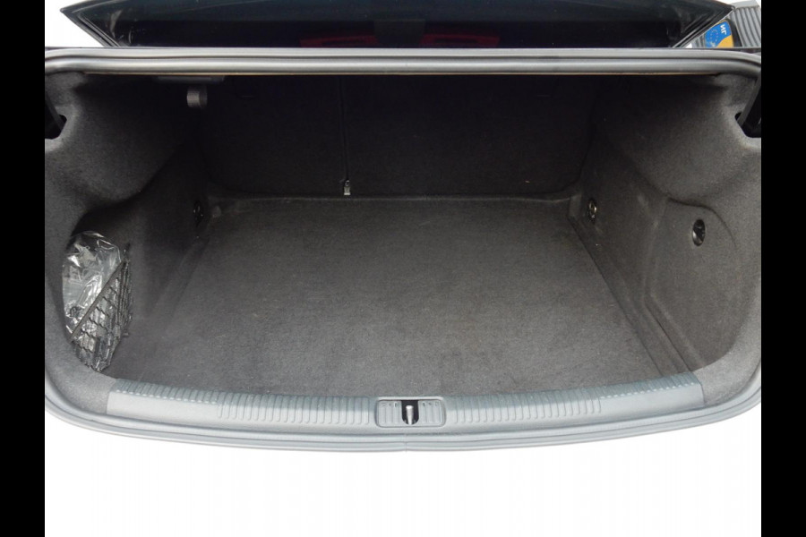 Audi A3 Limousine 30 TFSI S-LINE*LEDER*VIRTUAL*PANO*XENON*