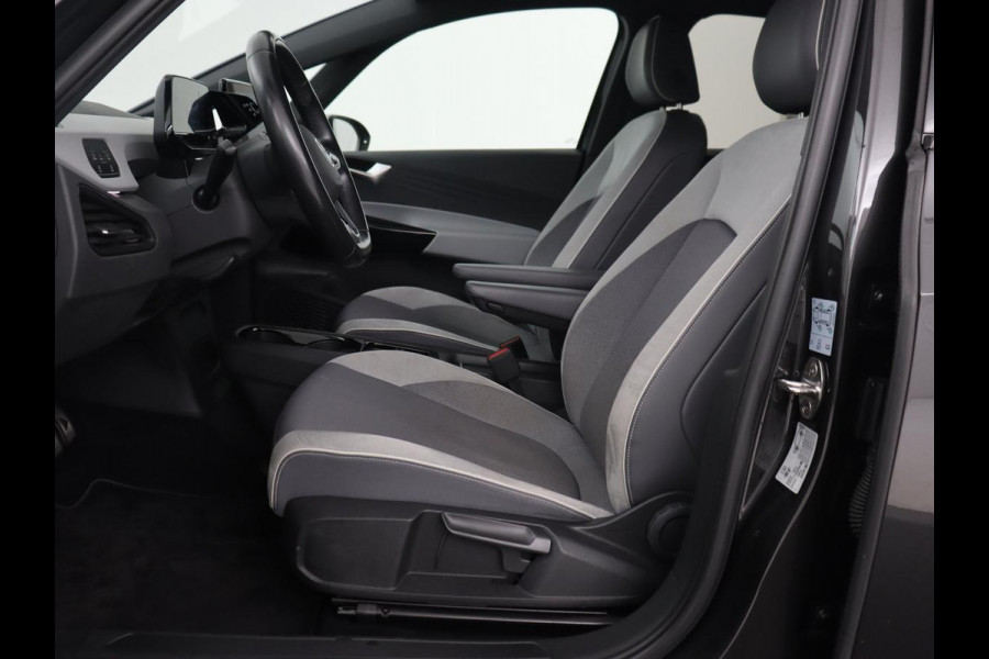 Volkswagen ID.3 First Plus 58 kWh | Stoel & stuurverwarming | Matrix LED | Adaptive cruise | Carplay | Sfeerverlichting | Camera | Navigatie | DAB | Keyless | Parkeerhulp | Climate control