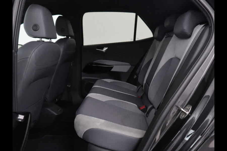 Volkswagen ID.3 First Plus 58 kWh | Stoel & stuurverwarming | Matrix LED | Adaptive cruise | Carplay | Sfeerverlichting | Camera | Navigatie | DAB | Keyless | Parkeerhulp | Climate control