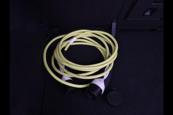 Volkswagen ID.3 First Plus 58 kWh | Stoel & stuurverwarming | Matrix LED | Adaptive cruise | Carplay | Sfeerverlichting | Camera | Navigatie | DAB | Keyless | Parkeerhulp | Climate control