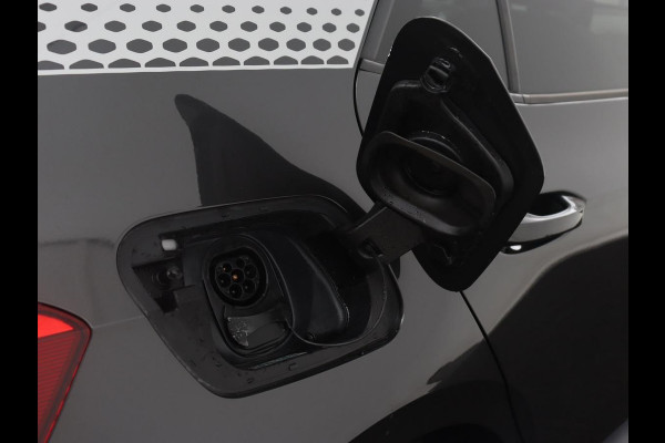 Volkswagen ID.3 First Plus 58 kWh | Stoel & stuurverwarming | Matrix LED | Adaptive cruise | Carplay | Sfeerverlichting | Camera | Navigatie | DAB | Keyless | Parkeerhulp | Climate control