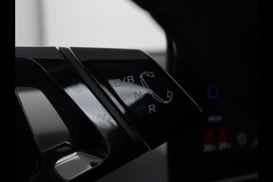 Volkswagen ID.3 First Plus 58 kWh | Stoel & stuurverwarming | Matrix LED | Adaptive cruise | Carplay | Sfeerverlichting | Camera | Navigatie | DAB | Keyless | Parkeerhulp | Climate control