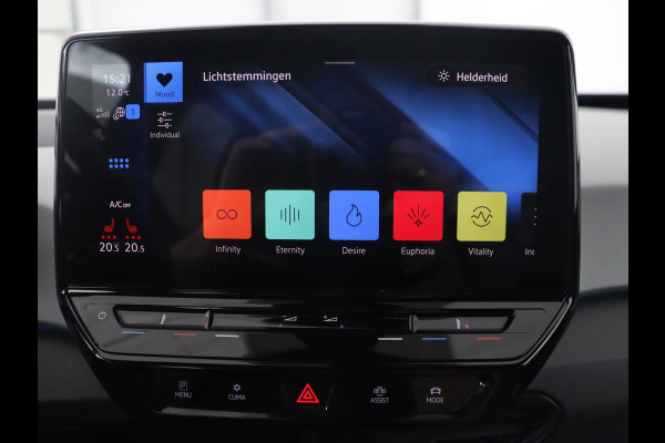 Volkswagen ID.3 First Plus 58 kWh | Stoel & stuurverwarming | Matrix LED | Adaptive cruise | Carplay | Sfeerverlichting | Camera | Navigatie | DAB | Keyless | Parkeerhulp | Climate control
