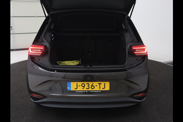 Volkswagen ID.3 First Plus 58 kWh | Stoel & stuurverwarming | Matrix LED | Adaptive cruise | Carplay | Sfeerverlichting | Camera | Navigatie | DAB | Keyless | Parkeerhulp | Climate control