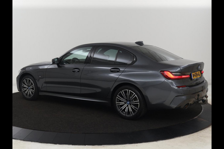 BMW 3-serie 320e M Sport | Leder | Trekhaak | Stoelverwarming | Carplay | Sportstoelen | Laserlicht | Live Cockpit | DAB | Parkeerhulp | Navigatie | Climate control | Bluetooth | Cruise control