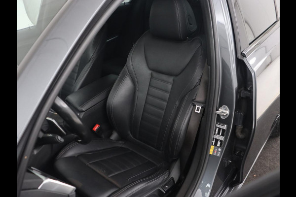BMW 3-serie 320e M Sport | Leder | Trekhaak | Stoelverwarming | Carplay | Sportstoelen | Laserlicht | Live Cockpit | DAB | Parkeerhulp | Navigatie | Climate control | Bluetooth | Cruise control