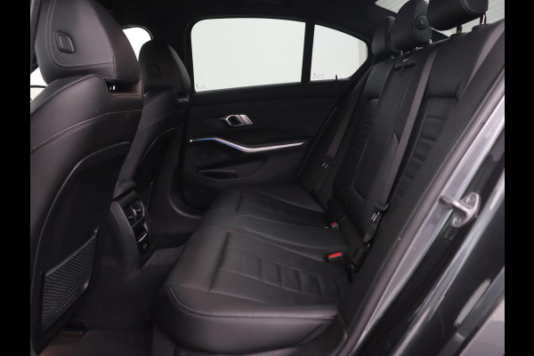 BMW 3-serie 320e M Sport | Leder | Trekhaak | Stoelverwarming | Carplay | Sportstoelen | Laserlicht | Live Cockpit | DAB | Parkeerhulp | Navigatie | Climate control | Bluetooth | Cruise control