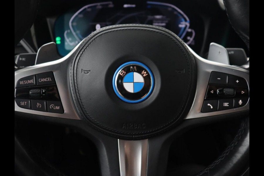 BMW 3-serie 320e M Sport | Leder | Trekhaak | Stoelverwarming | Carplay | Sportstoelen | Laserlicht | Live Cockpit | DAB | Parkeerhulp | Navigatie | Climate control | Bluetooth | Cruise control