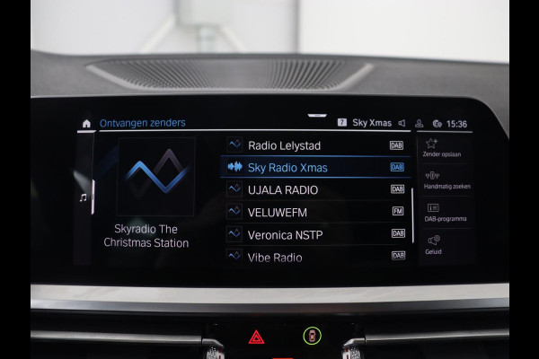 BMW 3-serie 320e M Sport | Leder | Trekhaak | Stoelverwarming | Carplay | Sportstoelen | Laserlicht | Live Cockpit | DAB | Parkeerhulp | Navigatie | Climate control | Bluetooth | Cruise control