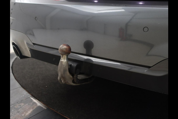 BMW 3-serie 320e M Sport | Leder | Trekhaak | Stoelverwarming | Carplay | Sportstoelen | Laserlicht | Live Cockpit | DAB | Parkeerhulp | Navigatie | Climate control | Bluetooth | Cruise control