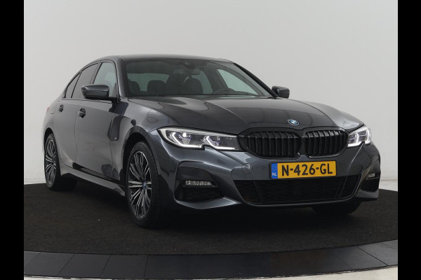 BMW 3-serie 320e M Sport | Leder | Trekhaak | Stoelverwarming | Carplay | Sportstoelen | Laserlicht | Live Cockpit | DAB | Parkeerhulp | Navigatie | Climate control | Bluetooth | Cruise control