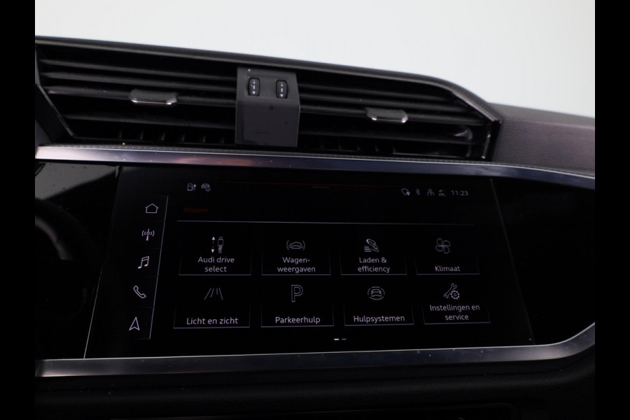 Audi Q3 45 TFSI e S edition 245pk | Navigatie | Stoelverwarming | 19 inch lichtmetalen velgen | 3 spaak afgevlakt stuurwiel