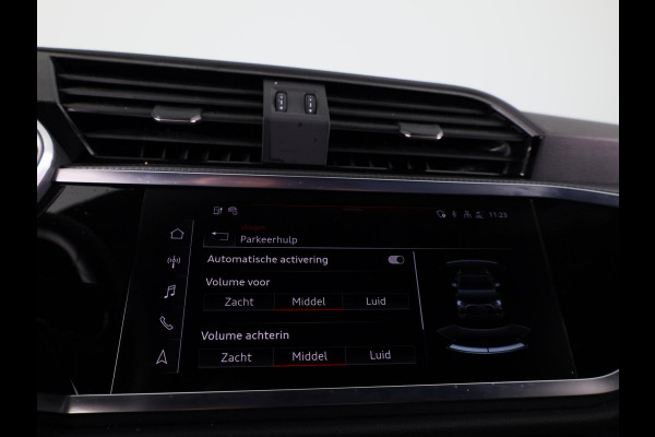 Audi Q3 45 TFSI e S edition 245pk | Navigatie | Stoelverwarming | 19 inch lichtmetalen velgen | 3 spaak afgevlakt stuurwiel