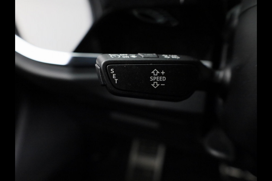 Audi Q3 45 TFSI e S edition 245pk | Navigatie | Stoelverwarming | 19 inch lichtmetalen velgen | 3 spaak afgevlakt stuurwiel