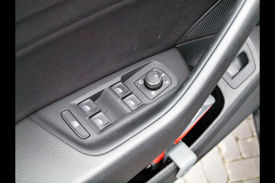 Volkswagen Arteon 2.0 TSI Business R Exclusive Elektrisch glazen Panorama-dak | 2X R-Line | Virtual Cockpit | Camera | Apple Carplay |