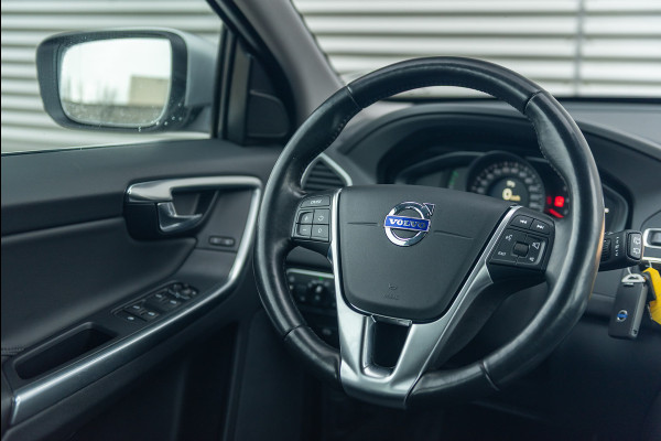 Volvo XC60 D4 Aut. Navigatie Trekhaak Parkeercamera Stoelverwarming 190pk