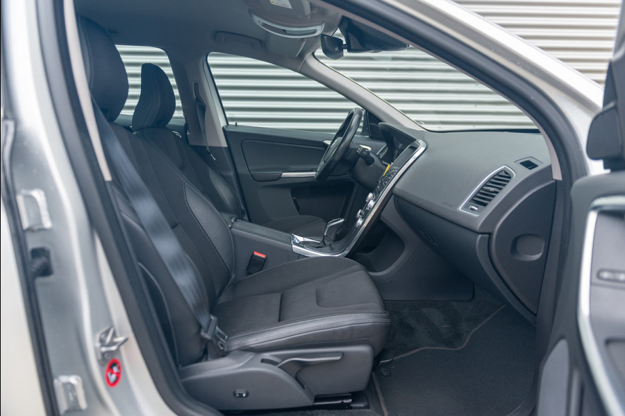 Volvo XC60 D4 Aut. Navigatie Trekhaak Parkeercamera Stoelverwarming 190pk