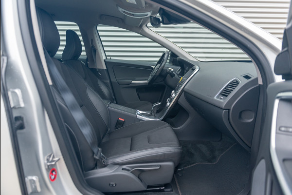 Volvo XC60 D4 Aut. Navigatie Trekhaak Parkeercamera Stoelverwarming 190pk