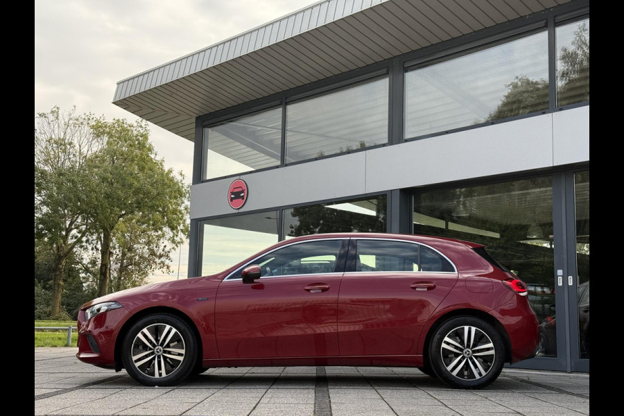 Mercedes-Benz A-Klasse 250e Aut. Business Sol. Luxury | Navi | Camera | Leder | Sfeer Verlichting |