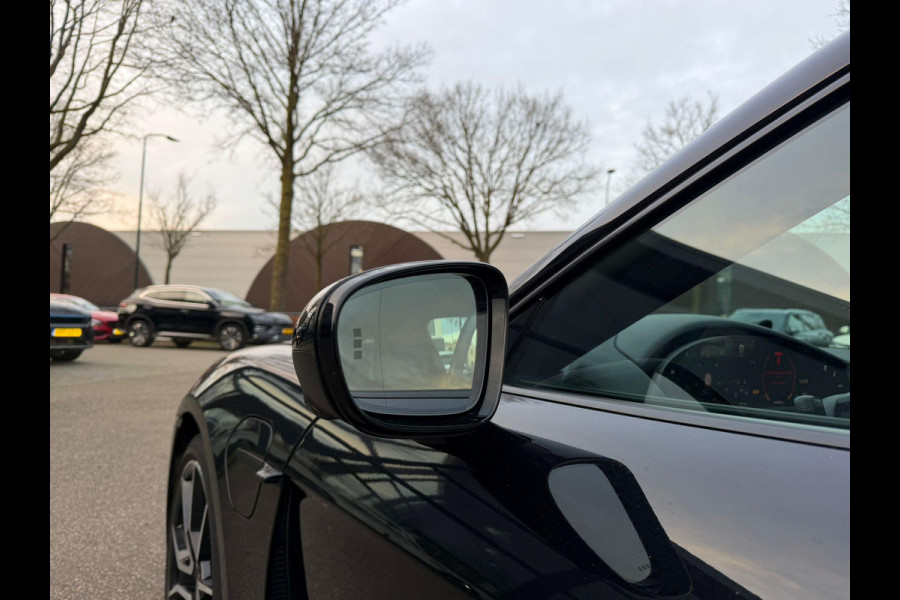 Porsche Taycan Performance 84 kWh VAN: 68.900,- VOOR: 64.440,- UW EINDEJAARSVOORDEEL: 4.460,- EURO | ADAPT. CRUISE | DODE HOEK HERKENNING | SPORTCHRONO | HEAD UP | WARMTEPOMP | DIRECT LEVERBAAR NET PORSCHE ONDERHOUD GEHAD |